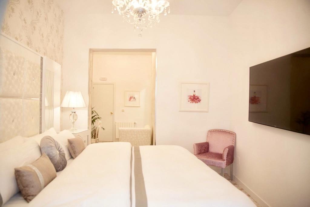 Hostal Casa Boutique (Adults Only) Madrid Room photo